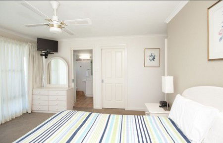 Sails Apartments - Tourism Townsville 3