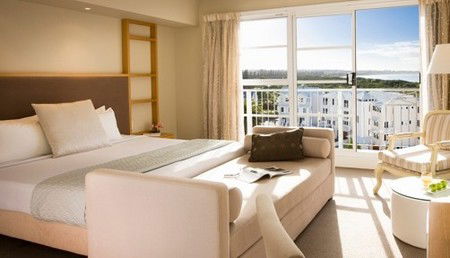 Quality Suites Deep Blue - Tourism Townsville 0