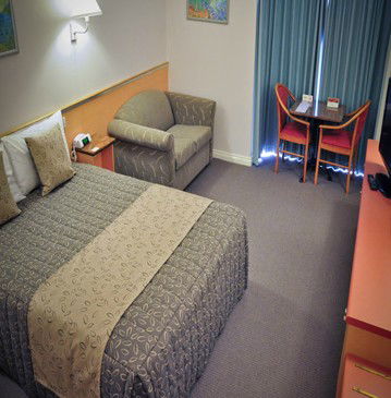 The Waverley International Hotel - Tourism Townsville 1