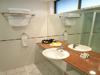 The Waverley International Hotel - Tourism Townsville 2