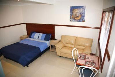 Across Country Motor Inn - Tourism Townsville 1