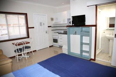 Across Country Motor Inn - Tourism Townsville 2