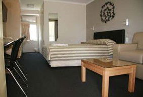 Queensgate Motel - Tourism Townsville 0