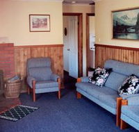 Lake Yalleena Holiday Cabins - Tourism Townsville