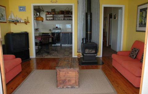 A Lake House At Burrill Lake - Tourism Townsville 1
