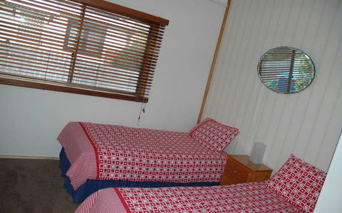 A Lake House At Burrill Lake - Tourism Townsville 2