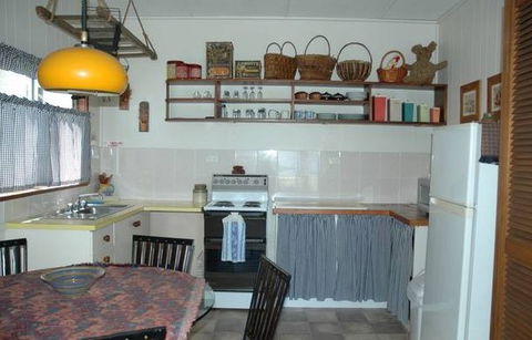 A Lake House At Burrill Lake - Tourism Townsville 4