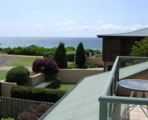 A Bay Beachcomber And Jervis Bays SeaChange - Tourism Townsville 2