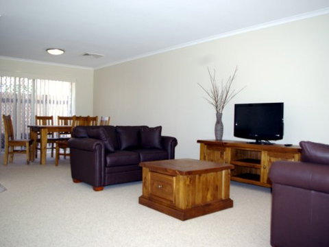 Fairways Bed And Breakfast At Jerilderie - Tourism Townsville 2