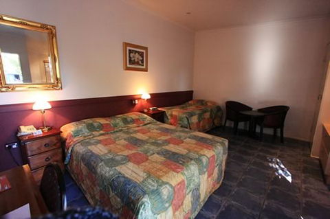 Xenia Central Studio Accommodation - Tourism Townsville 2