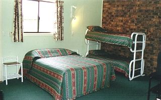 Country Style Accommodation Park - Tourism Townsville 1
