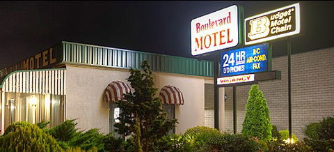 Boulevard Motel - Tourism Townsville 0