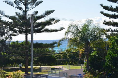 La Costa Motel - Tourism Townsville 3