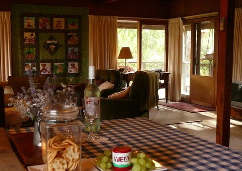 The Burrow At Wombat Bend Bed And Breakfast - Tourism Townsville 2