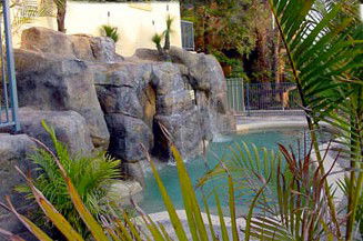 Crusoes Holiday Apartments - Tourism Townsville 0