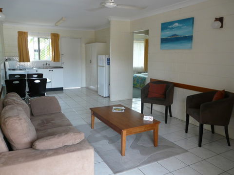 Oasis Inn Holiday Apartments - Tourism Townsville 1