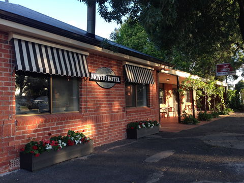 Moyhu Hotel - Tourism Townsville 0