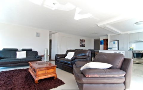 SURFERS CHALET HOLIDAY APARTMENTS - Tourism Townsville 2