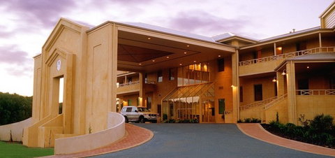 Abbey Beach Resort - Tourism Townsville 3