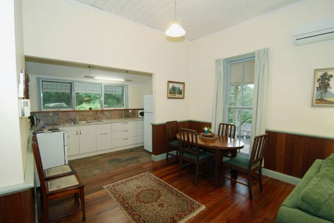 Fernridge Farm Cottage - Tourism Townsville 5