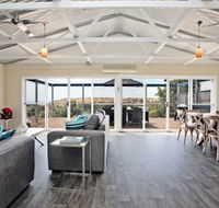 Coral Sands Luxury Beach House - Tourism Townsville