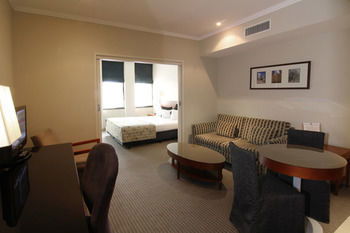 Quality Hotel Batman's Hill On Collins - Tourism Townsville 10