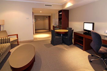 Quality Hotel Batman's Hill On Collins - Tourism Townsville 13