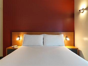 Ibis Melbourne Little Bourke Street - Tourism Townsville 1