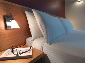 Ibis Melbourne Little Bourke Street - Tourism Townsville 2