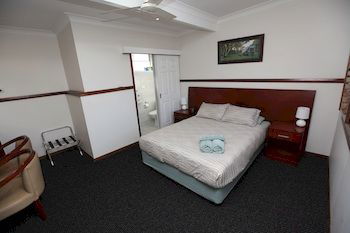 Across Country Motel And Serviced Apartments - Tourism Townsville 2