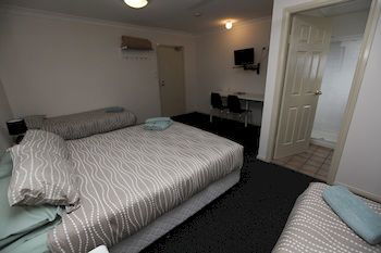 Across Country Motel And Serviced Apartments - Tourism Townsville 4