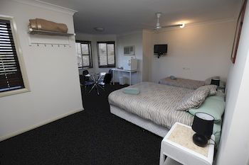 Across Country Motel And Serviced Apartments - Tourism Townsville 9
