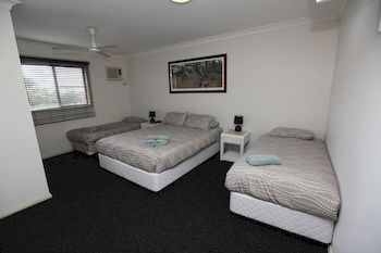 Across Country Motel And Serviced Apartments - Tourism Townsville 11