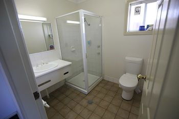 Across Country Motel And Serviced Apartments - Tourism Townsville 12