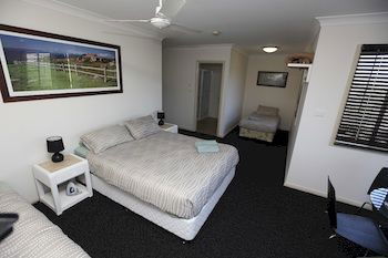Across Country Motel And Serviced Apartments - Tourism Townsville 14