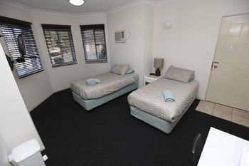 Across Country Motel And Serviced Apartments - Tourism Townsville 17