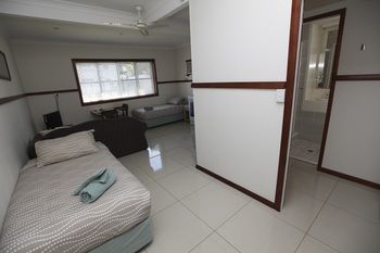 Across Country Motel And Serviced Apartments - Tourism Townsville 21