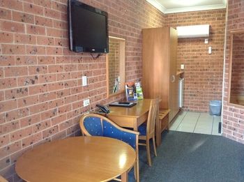 Akuna Motor Inn And Apartments - Tourism Townsville 2