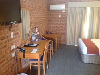 Akuna Motor Inn And Apartments - Tourism Townsville 3