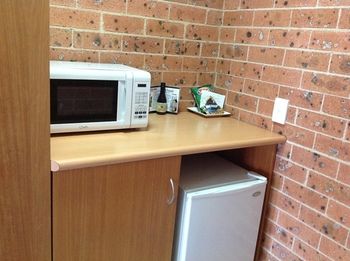 Akuna Motor Inn And Apartments - Tourism Townsville 4
