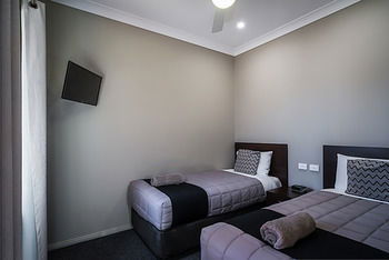 Akuna Motor Inn And Apartments - Tourism Townsville 5