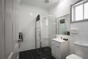 Akuna Motor Inn And Apartments - Tourism Townsville 7