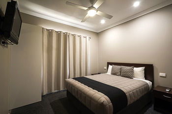 Akuna Motor Inn And Apartments - Tourism Townsville 9