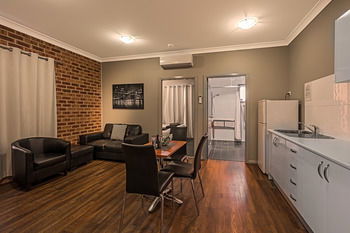 Akuna Motor Inn And Apartments - Tourism Townsville 11