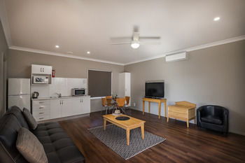 Akuna Motor Inn And Apartments - Tourism Townsville 12