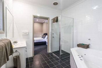 Akuna Motor Inn And Apartments - Tourism Townsville 19