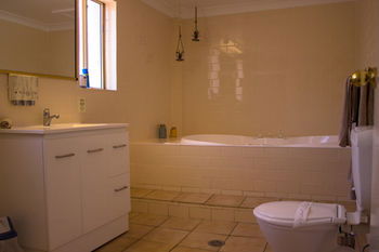 Shearing Shed Motor Inn - Tourism Townsville 12
