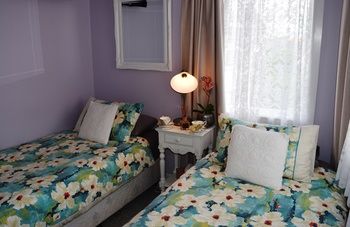 Cutmore Cottages - Bagala Bungalow - Tourism Townsville 24
