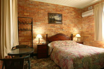 CBC Bed & Breakfast & Cafe - Tourism Townsville 4