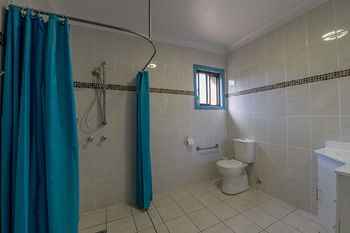 CBD Accommodation Tamworth - Tourism Townsville 0